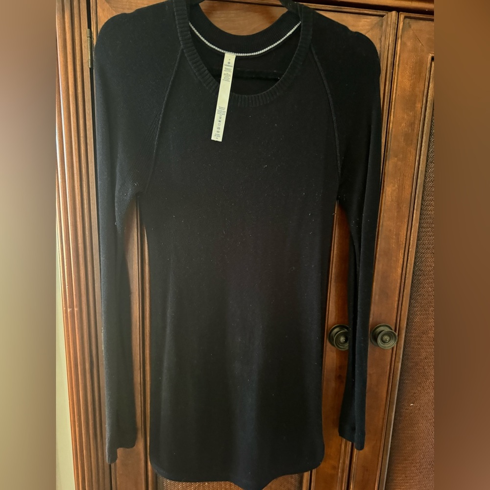 Lulu lemon 🍋 long black light weight sweater material. Worn once.Slight pilling